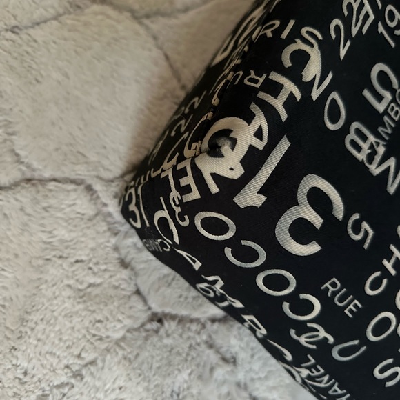 - - Chanel large tote bag with mini tote inside - Picture 5 of 16